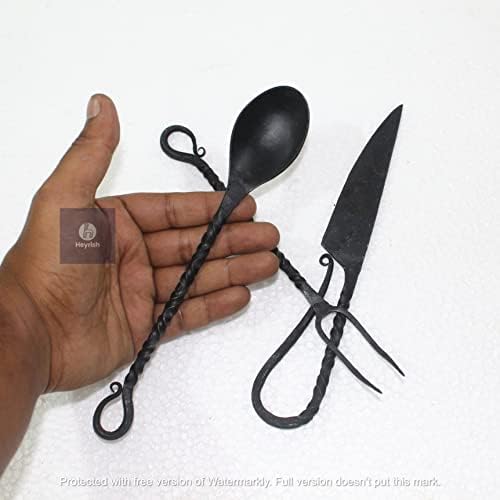 Srednjovjekovni ručno kovani set posuđa za jelo i gozbu, koji se sastoji od 3 funkcionalne vilice, noževa, žlica i štapića,