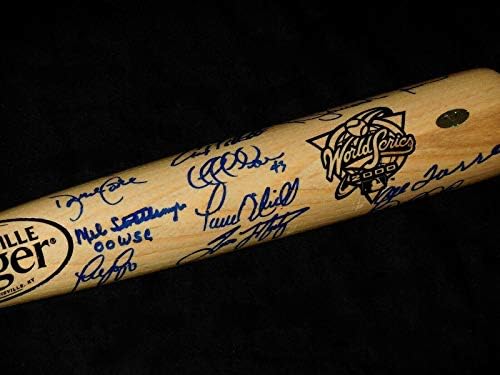 2000 Yankeesova momčad potpisala je šišmiš - Derek Jeter, Mariano Rivera, s palicama s autogramima