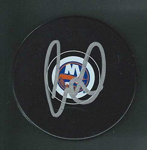 Leo Komarov potpisao je pak Njujorški Islanderi - NHL pakove s autogramima