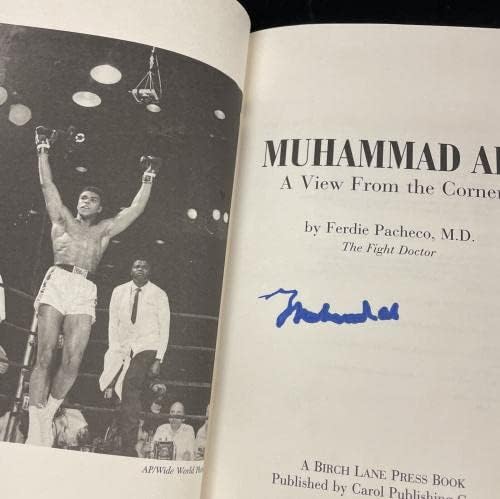 Mohammed Ali potpisao je knjigu pogled iza ugla s hologramskim autogramom M & M-boksački časopisi s autogramima
